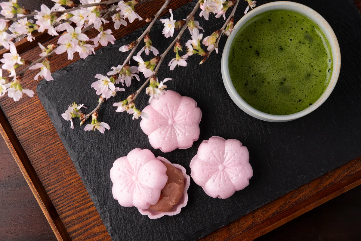 桜の和菓子と抹茶